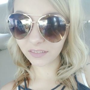 Meet your Posher, Jade